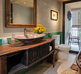 Hanoi Gem, Rustic Studio with King Bed & Projector - Hanoi - 2
