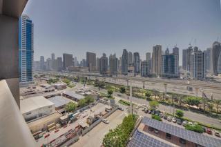 Luxury 3 Bedroom in Green Lakes Tower JLT - 2