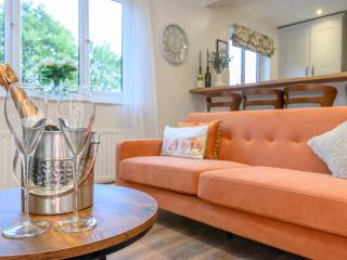 Pass the Keys Family Friendly home in Baildon Court-Free Parking - 9