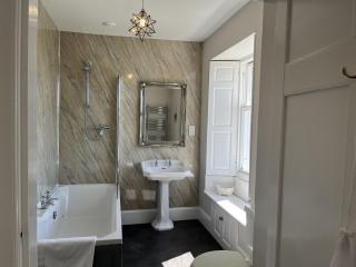 Vicarsford Farmhouse - 1