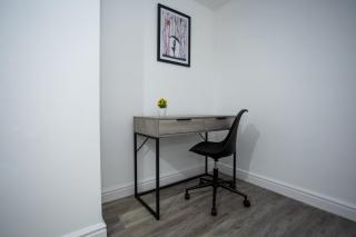 Alt-Stay, Wakefield, 5 Mins To Centre - Recently Refurbished June 2025 - Parking For 8 Vehicles - Wi-Fi - Ideal For Contractors & Long Stays - Wakefield - 1