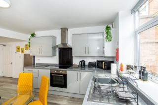 Alt-Stay, Wakefield, 5 Mins To Centre - Recently Refurbished June 2025 - Parking For 8 Vehicles - Wi-Fi - Ideal For Contractors & Long Stays - Wakefield - 6