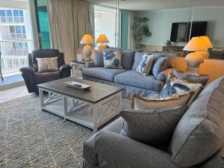 1065 Shoreline Towers Charming Beachfront Condo-Free Beach Setup - 8