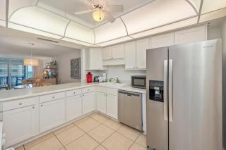 2042 Shoreline Towers – Gulf-View Condo with Free Beach Setup - 2