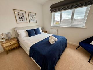Stylish 3BR Cardiff Home Balcony, Garden, Free Parking and EV Charging - Cardiff - 7