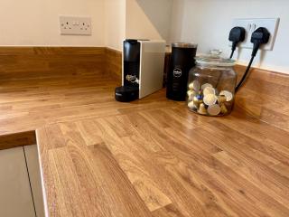 Stylish 3BR Cardiff Home Balcony, Garden, Free Parking and EV Charging - Cardiff - 4