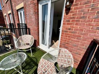 Stylish 3BR Cardiff Home Balcony, Garden, Free Parking and EV Charging - Cardiff - 3