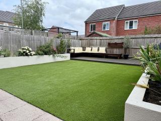 Stylish 3BR Cardiff Home Balcony, Garden, Free Parking and EV Charging - Cardiff - 1