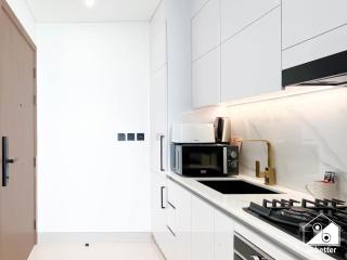 Cozy Studio with Balcony View and Pool l JVC - 1