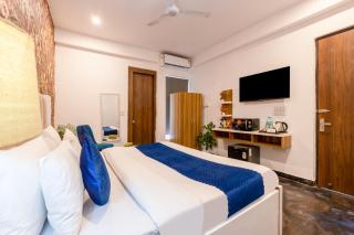 Hotel Noida Business Suites - - 1