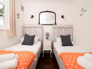 Stylish Retreat in Mousehole with Sea Views - Mousehole - 3