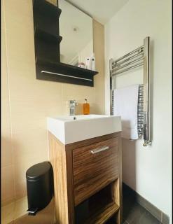 Fab flat - Brentford - 1