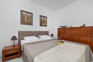 Two-level Modern Apartment with Spacious Terrace - Ideal Place for the Holiday by Noclegi Renters - 8