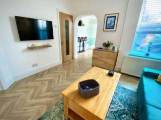 2 Bedroom Apartment with Garden, Close to Beach - Southend-on-Sea - 3