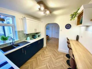 2 Bedroom Apartment with Garden, Close to Beach - Southend-on-Sea - 1