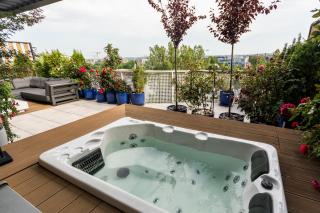 Luxury penthouse with jacuzzi - 0