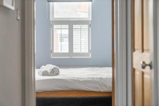 Reading Station - Modern Home with its own Garden Sleeps 6 - Reading - 3