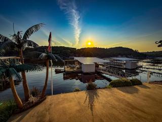 Lakefront-4BD3BA-Sleeps 12PP - 9