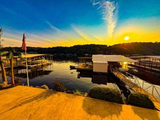 Lakefront-4bd3badockdeck-sleeps 12pp - Camdenton - 0