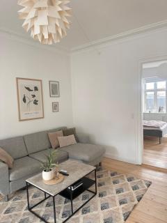 City center apartment with balcony and private parking - 4
