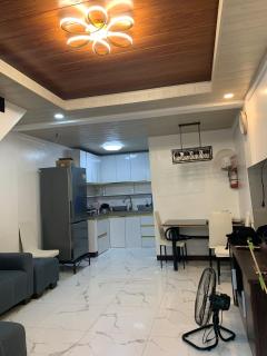 Cozy Aesthetic 2BR 3 storey Home with Rooftop - San Mateo - 4