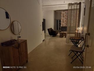 BRIGHT STUDIO GROUND FLOOR cENTRAL 50 SQM WITH COURTYARD - Khóra - 6