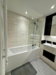 Cozy Modern Room In London - Hounslow - 3