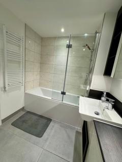 Cozy Modern Room In London - Hounslow - 2