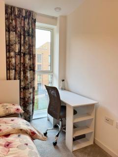 Cozy Modern Room In London - Hounslow - 1
