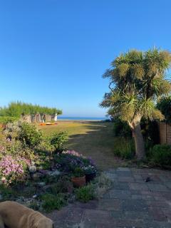 Step onto the beach at 7 Aldwick Avenue - Bersted - 6
