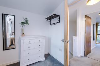 Spacious 5 Bedroom Manchester Home with Parking Sleeps9 - Manchester - 6