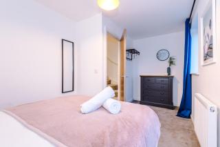 Spacious 5 Bedroom Manchester Home with Parking Sleeps9 - Manchester - 5