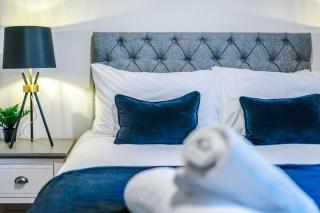 Spacious 5 Bedroom Manchester Home with Parking Sleeps9 - Manchester - 0