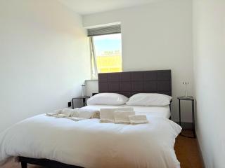 Central York Flat with Views - York - 2