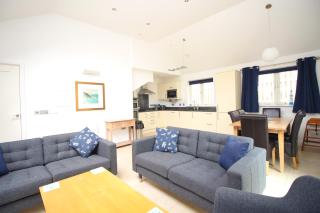 BY THE BEACH, spacious, garden & parking - Saint Merryn - 9