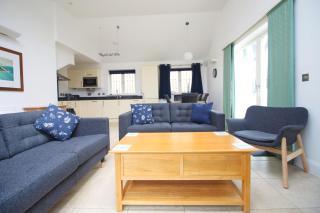 BY THE BEACH, spacious, garden & parking - Saint Merryn - 6