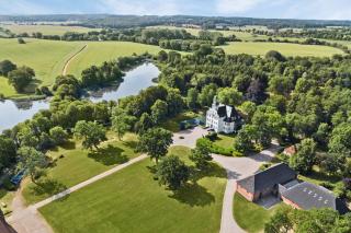 GUT KLETKAMP "Storchennest" - Ferienwohnung im Schlossturm mit 3 Schlafzimmern I Panorama-Turmzimmer mit Naturblick I Gemeinschaftsgarten I 15 Min zur Ostsee I Küche I Parkplatz I WLAN - Kletkamp - 4