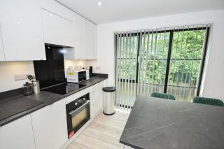 Fabulous 3 Bed Manchester Apartment Near Etihad - 9