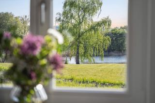 GUT KLETKAMP "Mühlenhof 2" - ruhige Ferienwohnung mit 2 Schlafzimmern I Terrasse mit See- & Naturblick I Gemeinschaftsgarten I 15 Min zur Ostsee I Küche I Parkplatz I Waschmaschine I WLAN - Kletkamp - 1