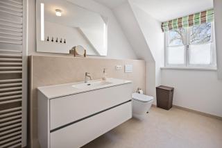 GUT KLETKAMP "Mühlenhof 2" - ruhige Ferienwohnung mit 2 Schlafzimmern I Terrasse mit See- & Naturblick I Gemeinschaftsgarten I 15 Min zur Ostsee I Küche I Parkplatz I Waschmaschine I WLAN - Kletkamp - 3