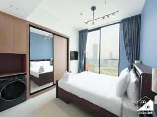 Skyline Studio l Balcony Bliss & Pool Access , JVC - 9