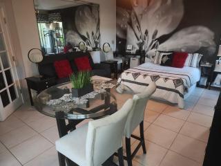 ROOM RENTAL IN SHARED 4 bed 3 bath 5 STAR HOME with POOL - 1