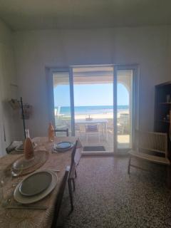 CARNON PLAGE évasion en bord de mer les pieds dans le sable Logement T4 pour 6 pers Terrasse vue mer Parking privé gratuit Accueil personnalisé - 1