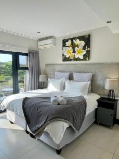 Luxury Room with Private Balcony and Stunning Dam Views - Ballito - 9