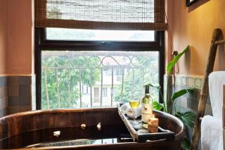 Luxe Boutique 2BR Apart With Tub, Free Wifi, Washer - 9