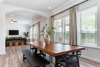 Family-Ready 4BR with Yard & Kids Playground - Cedar Creek - 1