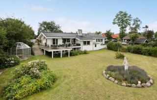 Four-Bedroom Holiday Home In Stroby - Strøby - 0