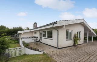 Four-Bedroom Holiday Home In Stroby - Strøby - 1