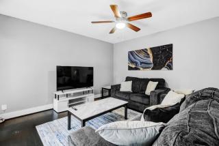 The Grand Stay 6 Beds Crib Perfect for Groups - Houston - 0