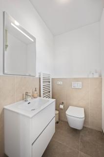 GUT KLETKAMP "Mühlenhof 3" - ruhige Ferienwohnung mit 2 Schlafzimmern I Terrasse mit See- & Naturblick I Gemeinschaftsgarten I 15 Min zur Ostsee I Küche I Parkplatz I Waschmaschine I WLAN - Kletkamp - 2